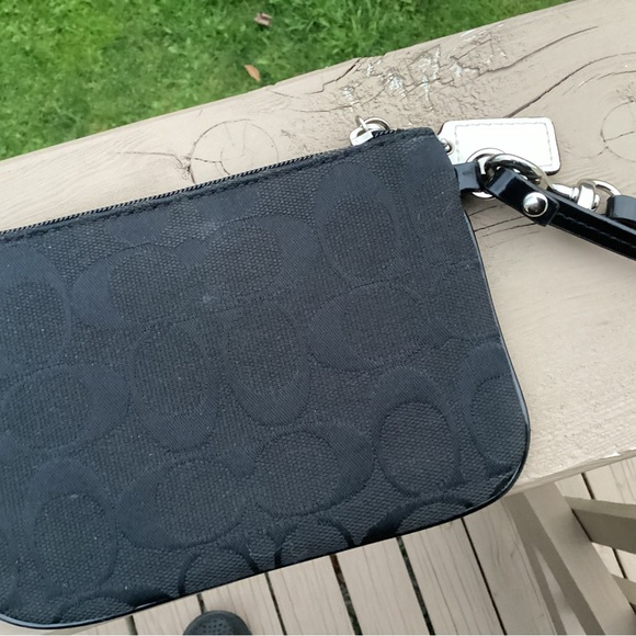 Coach small black wristlet PREOWNED - Picture 3 of 6